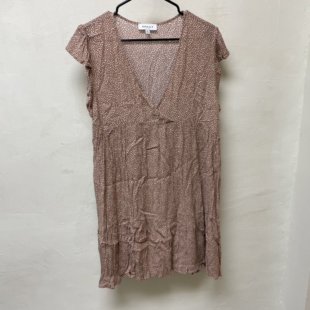 GILLI Size M TAN  POLKA‎ DOT Dress Tiered  Ruffle FLUTTER Sleeve Vneck Print